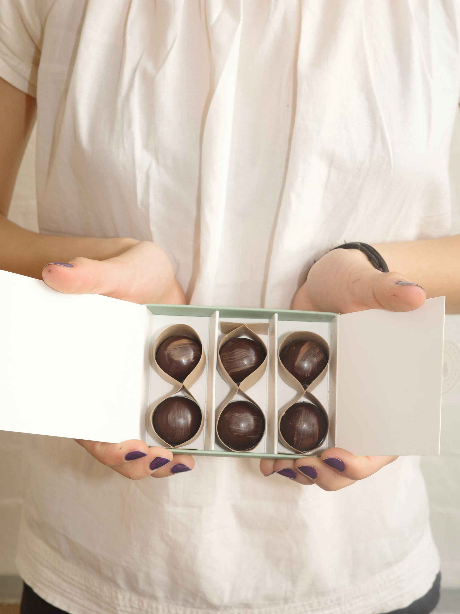 Confetti Pelino - Chocolate & Hazelnut Truffles – DELLI